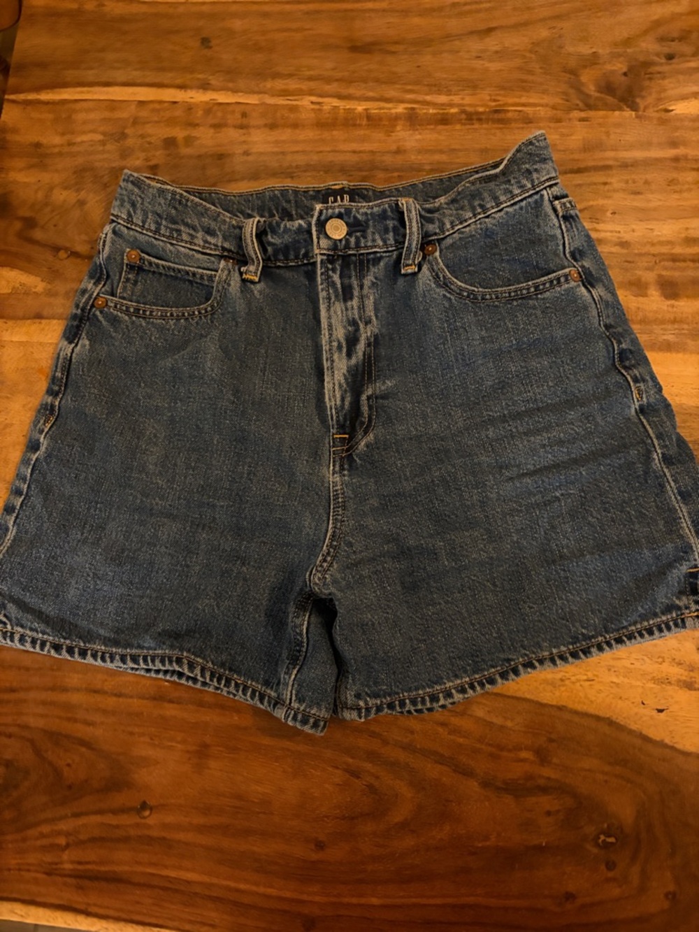 GAP Classic High-Rise Denim Shorts in Blue (size 4/27)